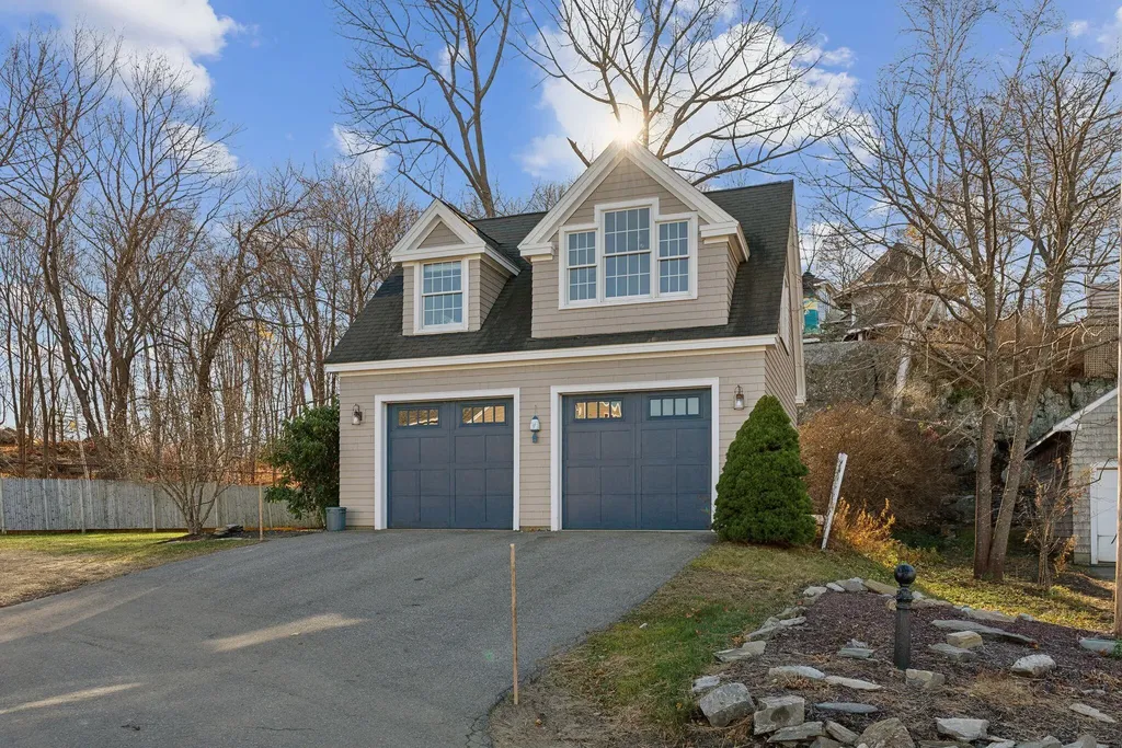 4 Garden Circle Cape Elizabeth ME 04107