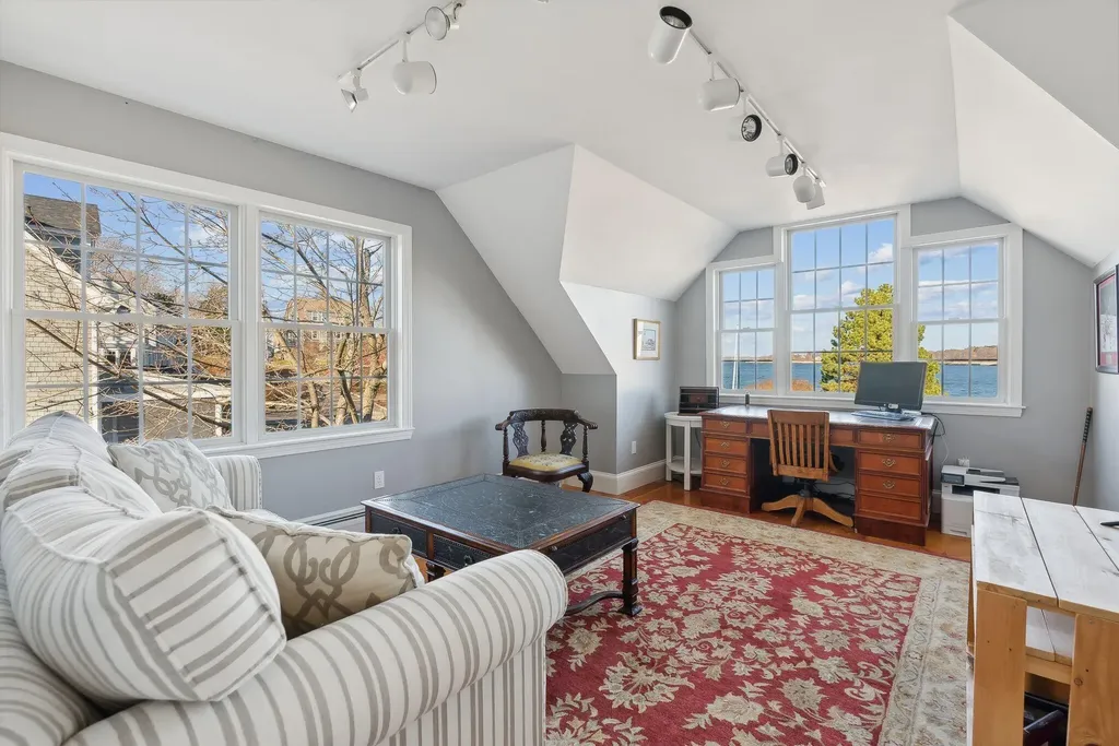 4 Garden Circle Cape Elizabeth ME 04107