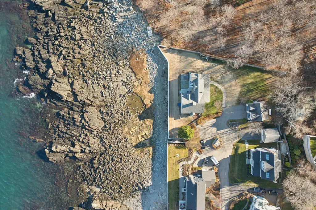4 Garden Circle Cape Elizabeth ME 04107