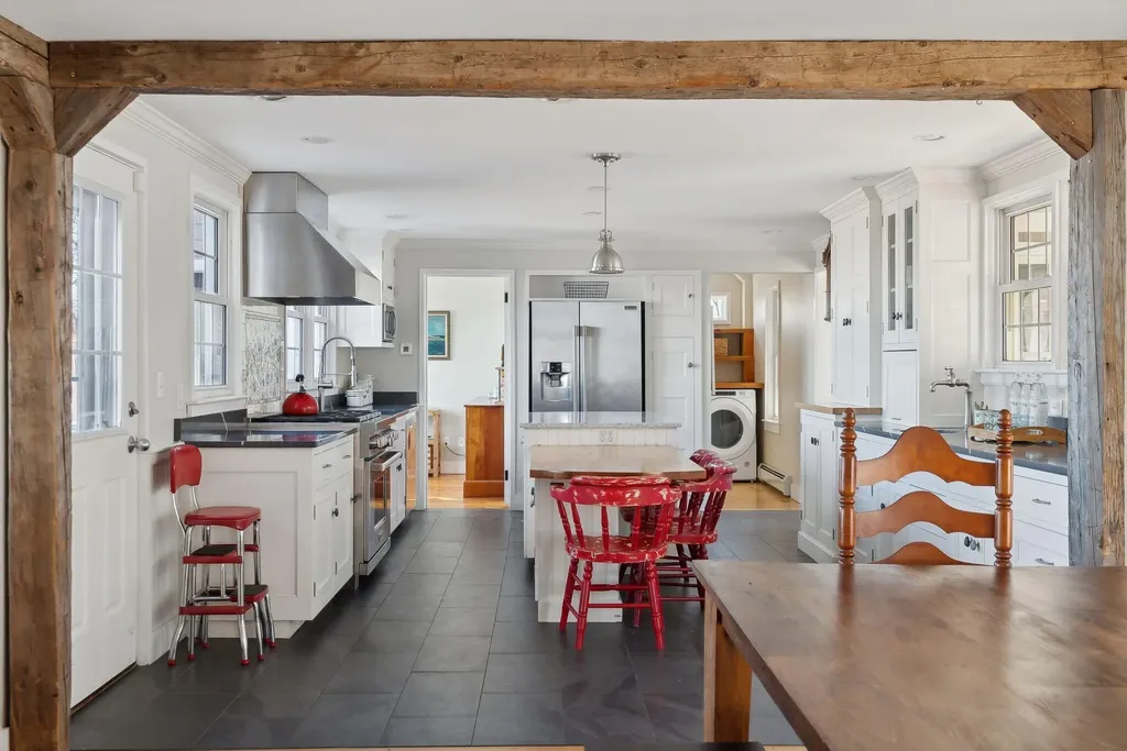 4 Garden Circle Cape Elizabeth ME 04107