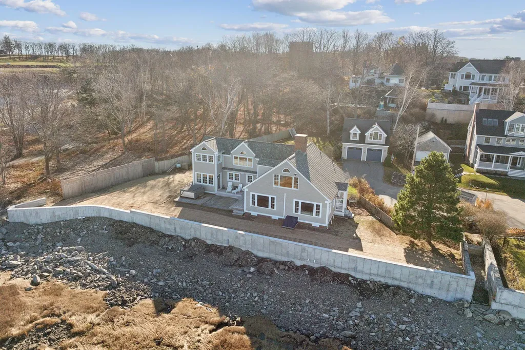 4 Garden Circle Cape Elizabeth ME 04107