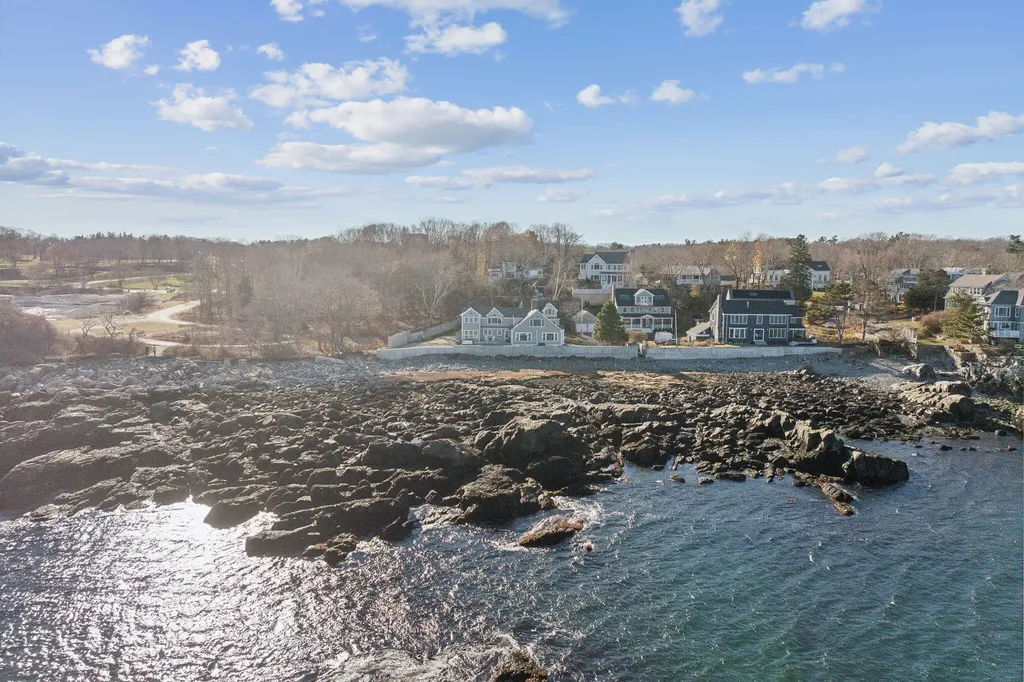4 Garden Circle Cape Elizabeth ME 04107