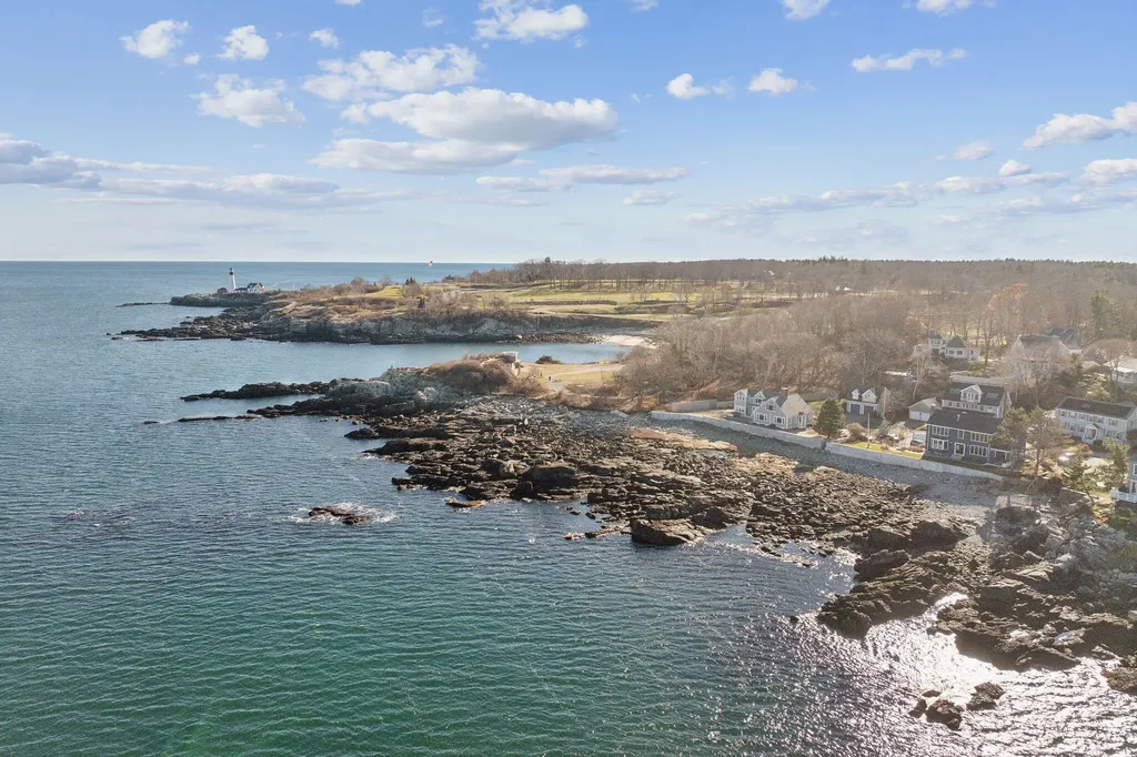 4 Garden Circle Cape Elizabeth ME 04107