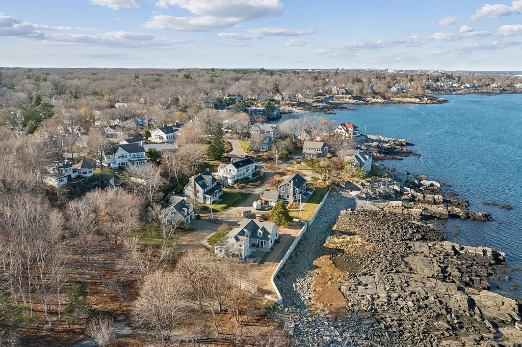 4 Garden Circle Cape Elizabeth ME 04107