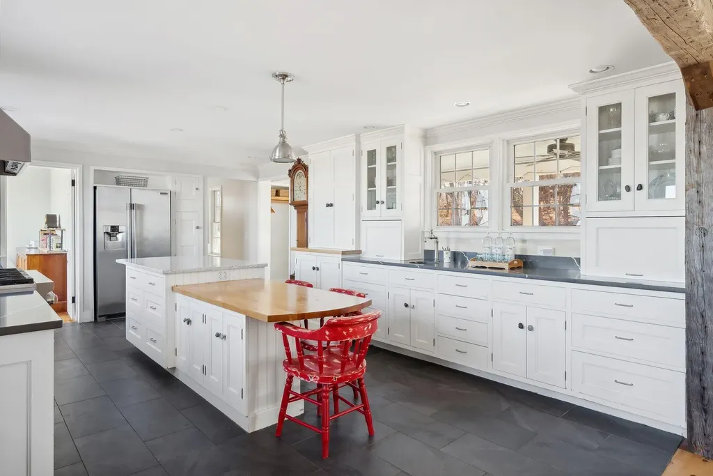 4 Garden Circle Cape Elizabeth ME 04107