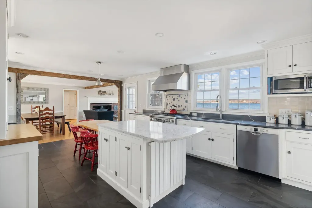 4 Garden Circle Cape Elizabeth ME 04107