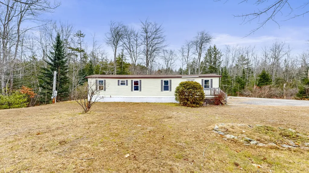 4 Kinfolk Lane Bowdoin ME 04287