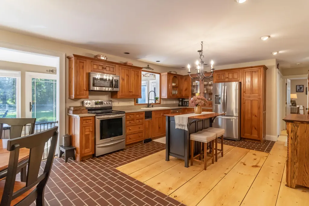 2072 Spruce Street Hermon ME 04401