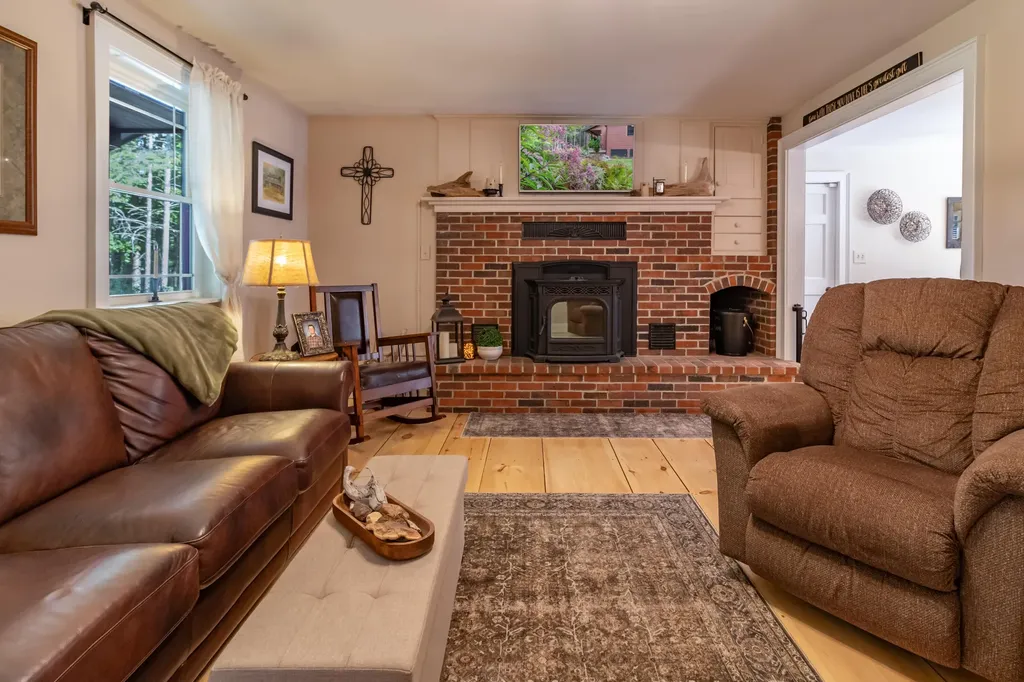 2072 Spruce Street Hermon ME 04401