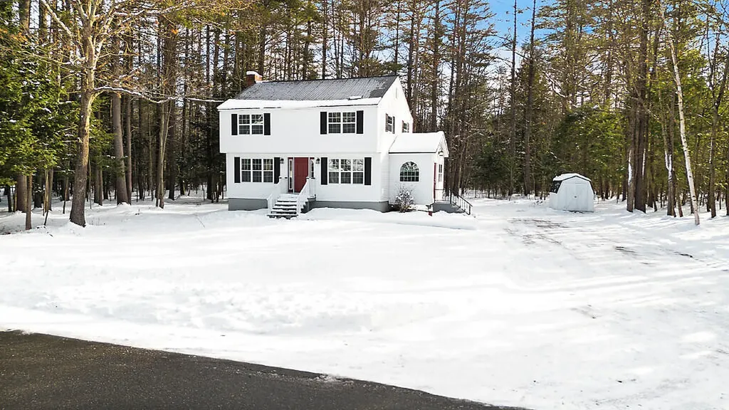 27 Common Road Dixfield ME 04224