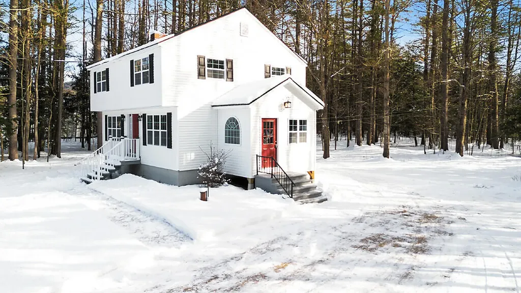 27 Common Road Dixfield ME 04224