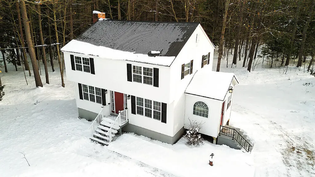 27 Common Road Dixfield ME 04224