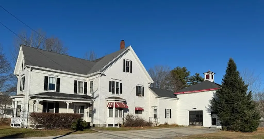61 Main Street Topsham ME 04086