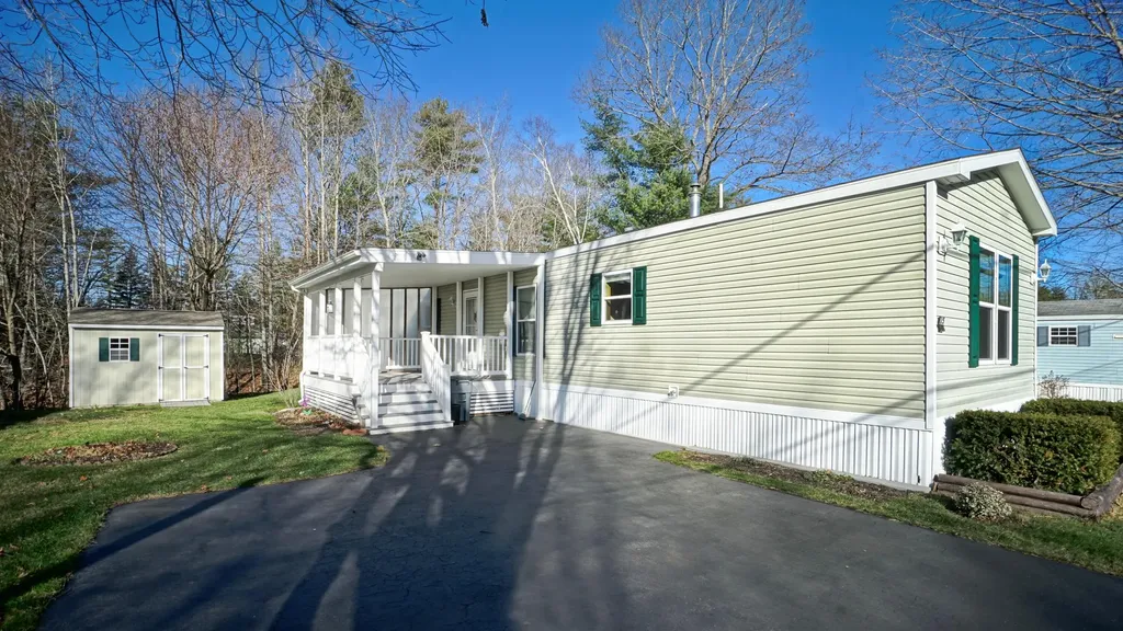 15 Patio Park Lane Gorham ME 04038