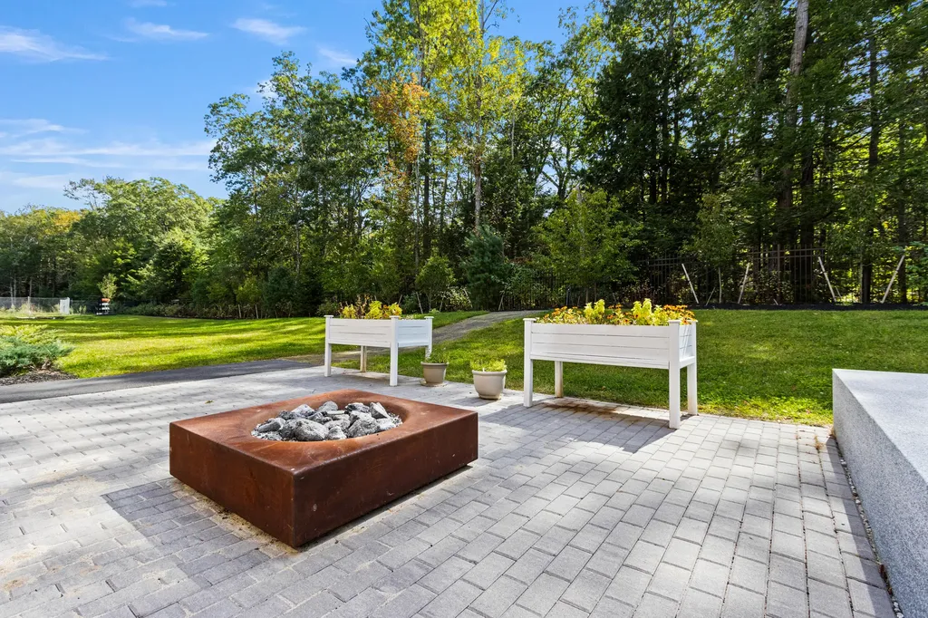 75 Mcauley Way Portland ME 04103