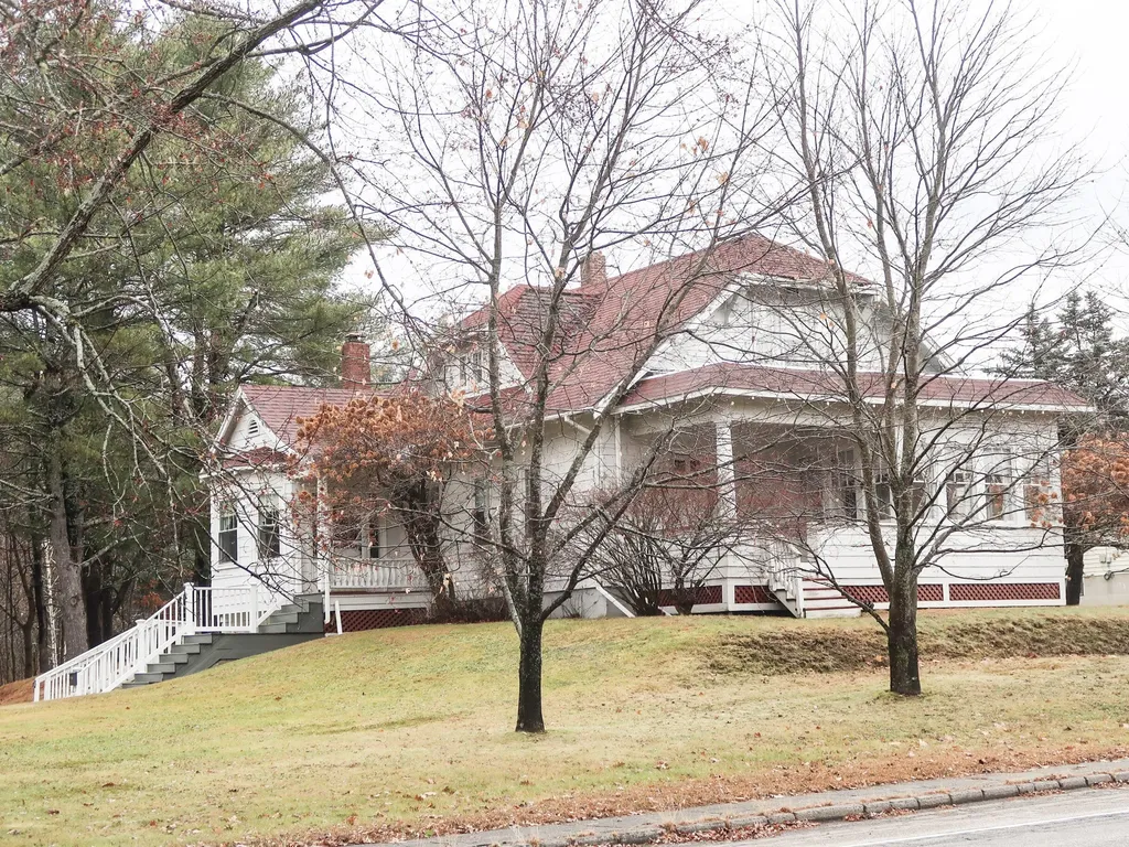 2113 N Belfast Avenue Augusta ME 04330