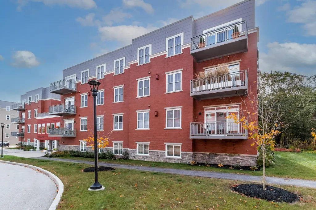 75 Mcauley Way Portland ME 04103