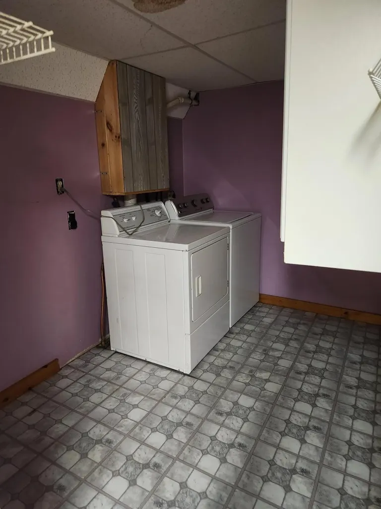 7 Glen Lane Poland ME 04274