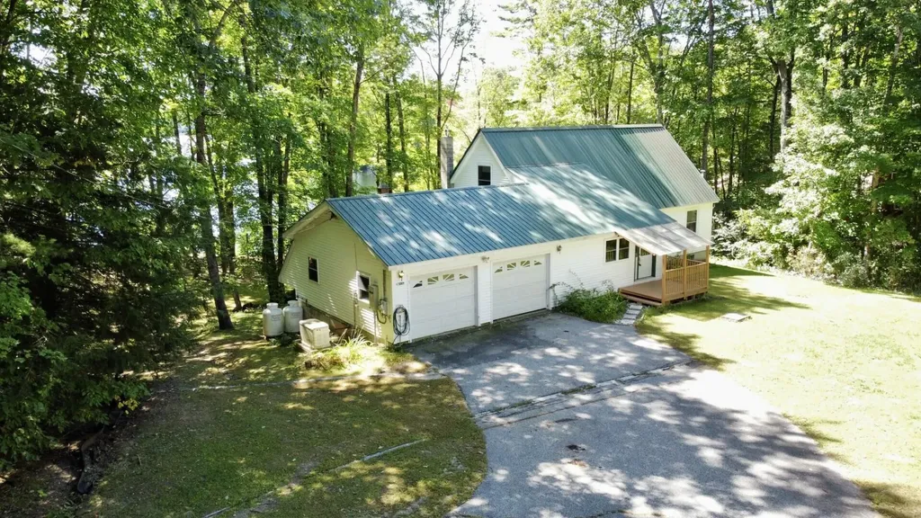 7 Glen Lane Poland ME 04274