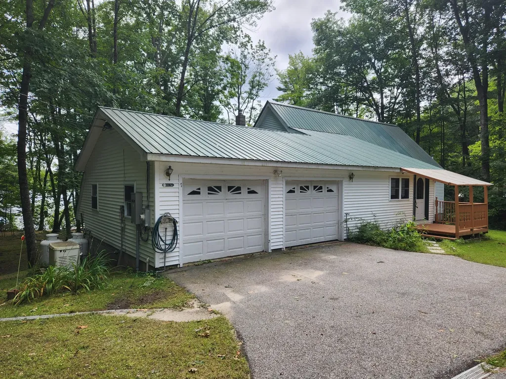 7 Glen Lane Poland ME 04274