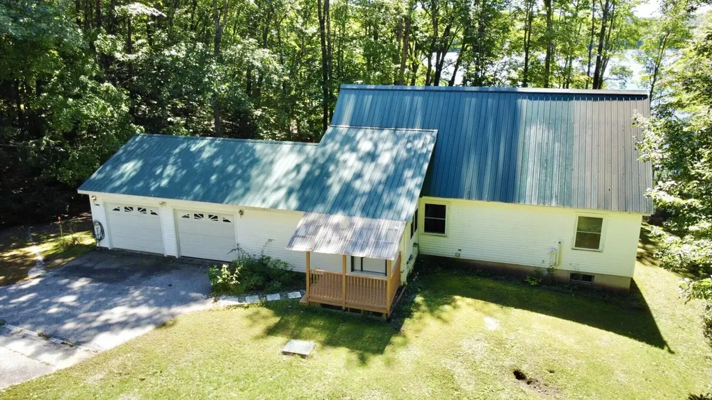 7 Glen Lane Poland ME 04274