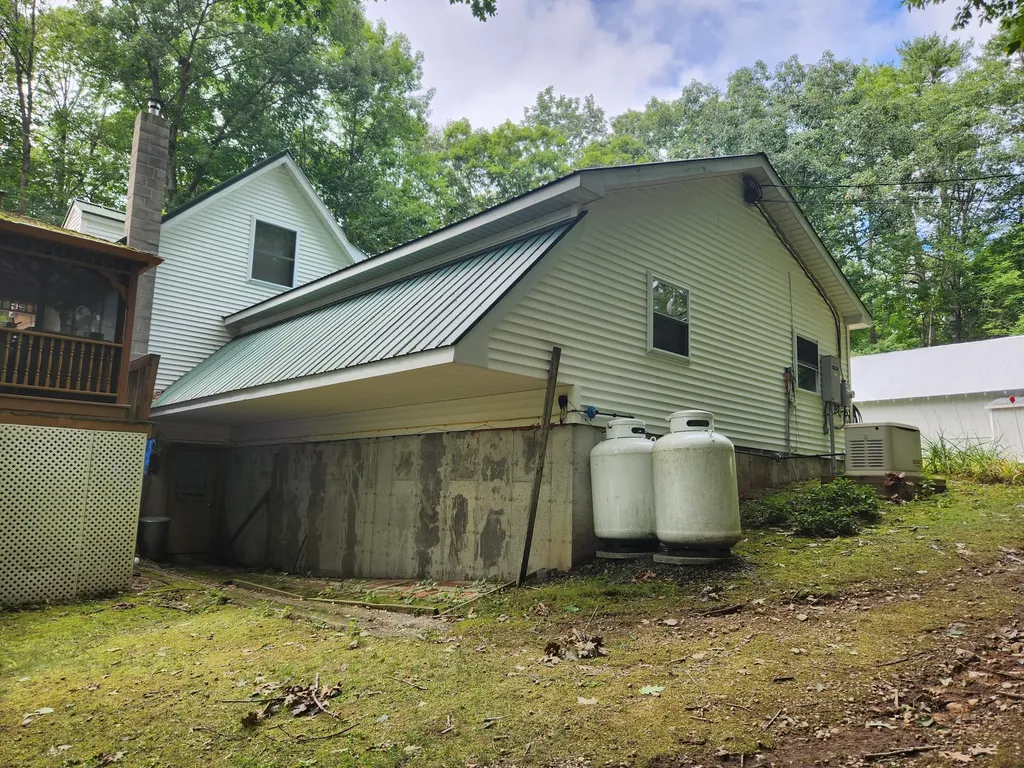 7 Glen Lane Poland ME 04274