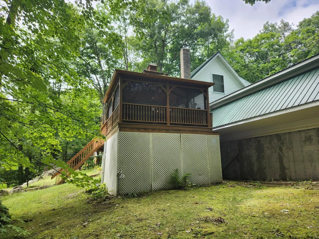 7 Glen Lane Poland ME 04274