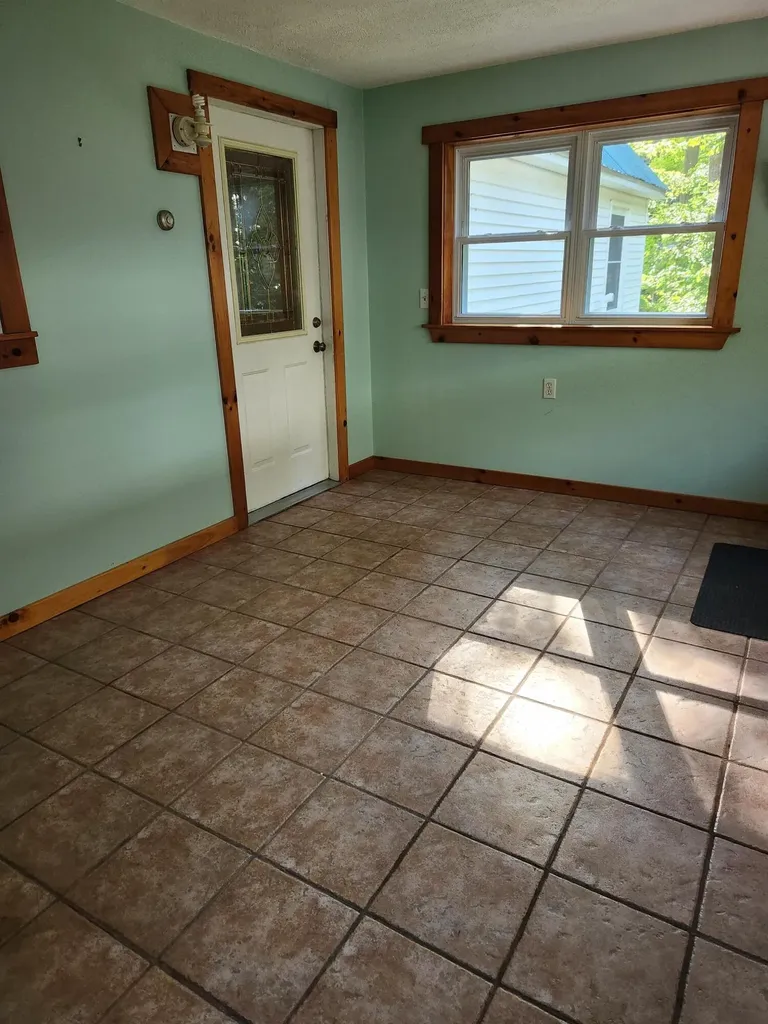 7 Glen Lane Poland ME 04274