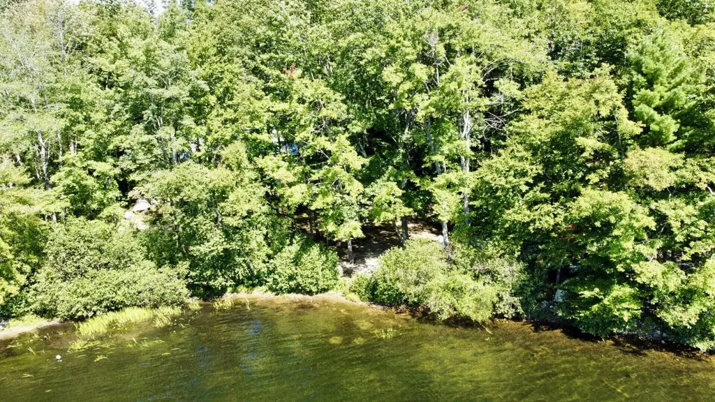 7 Glen Lane Poland ME 04274
