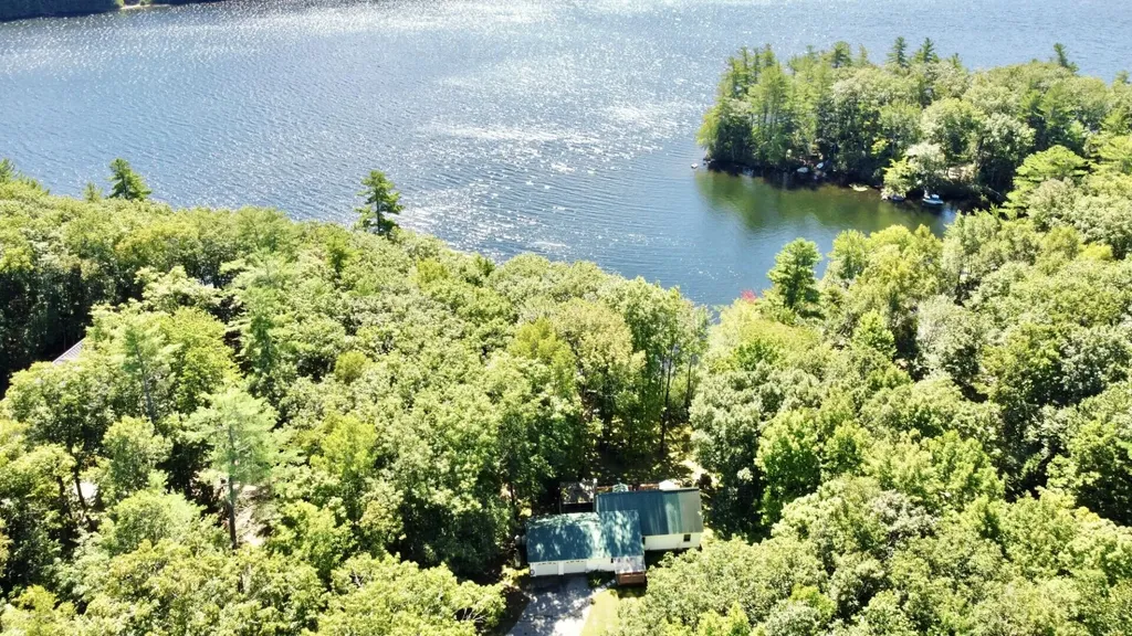 7 Glen Lane Poland ME 04274