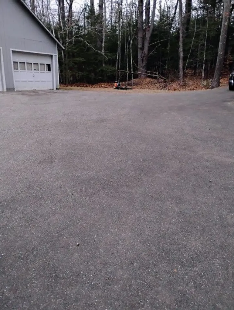 7 Glen Lane Poland ME 04274