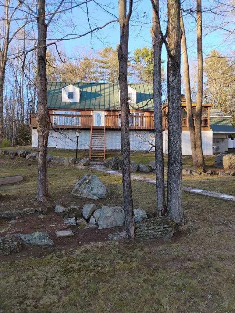 7 Glen Lane Poland ME 04274