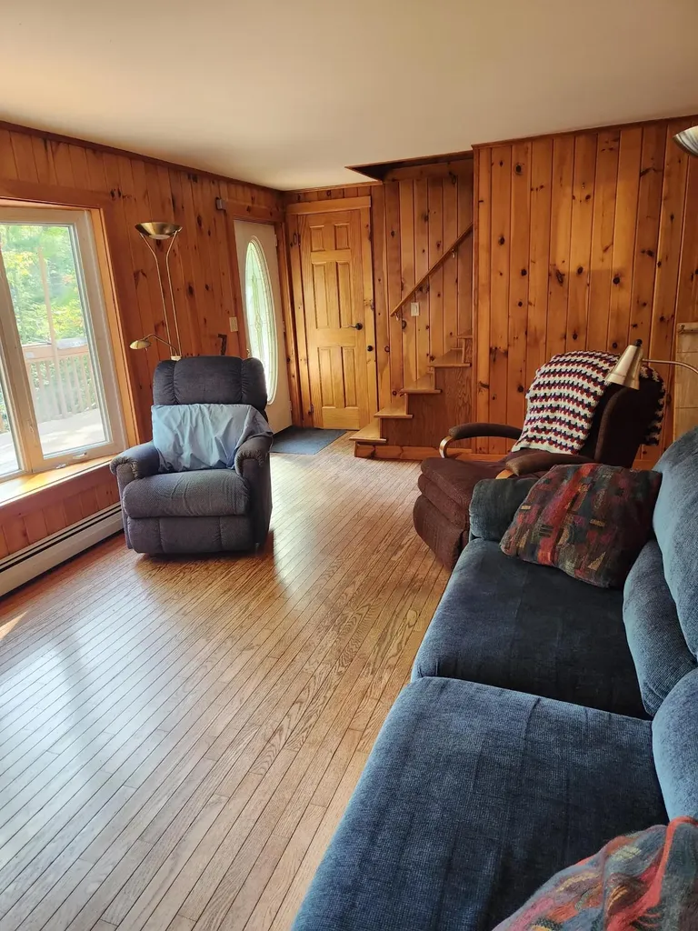 7 Glen Lane Poland ME 04274
