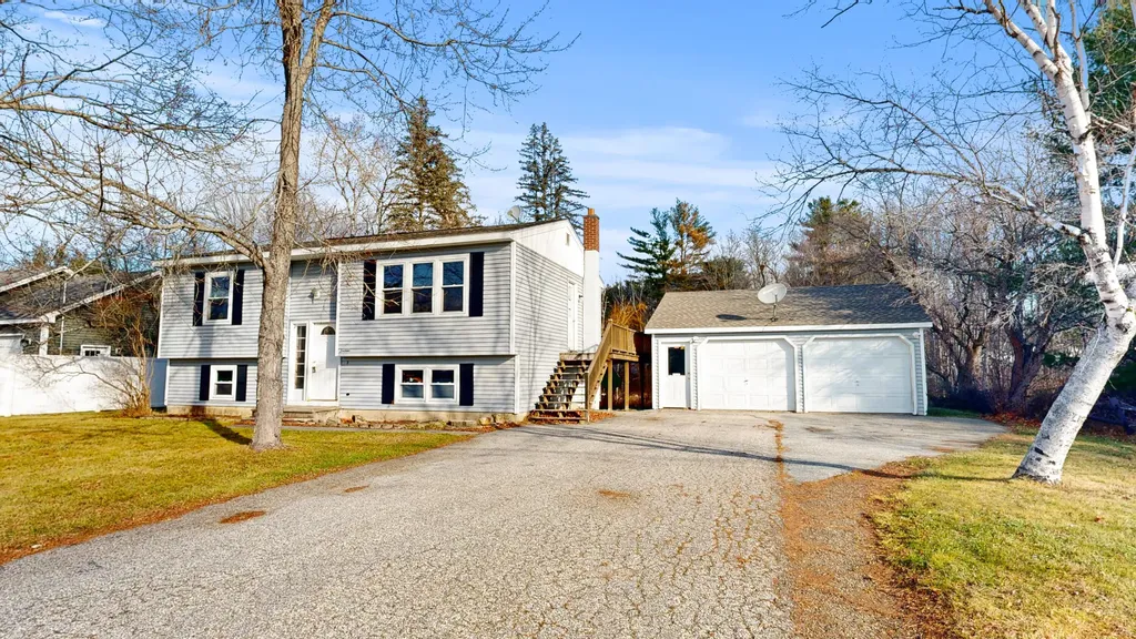 16 Ann Street Lewiston ME 04240