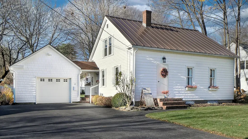 37 Robie Street Gorham ME 04038