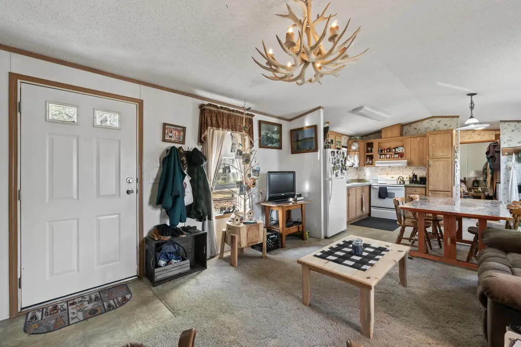 615 N Nobleboro Road Waldoboro ME 04572