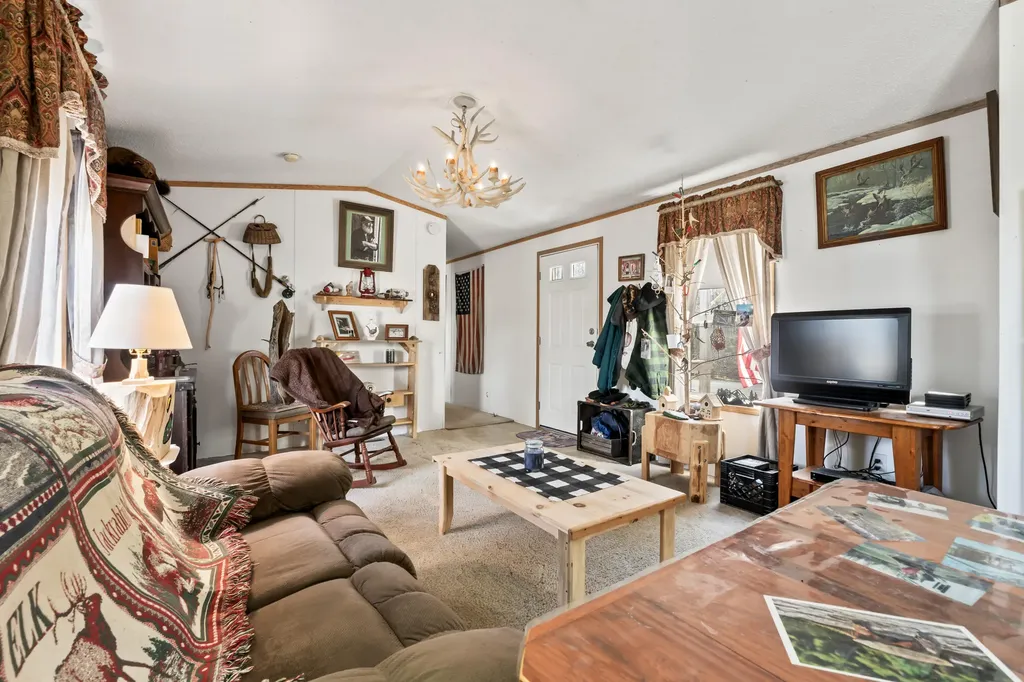 615 N Nobleboro Road Waldoboro ME 04572