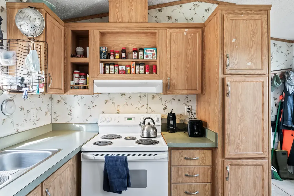 615 N Nobleboro Road Waldoboro ME 04572