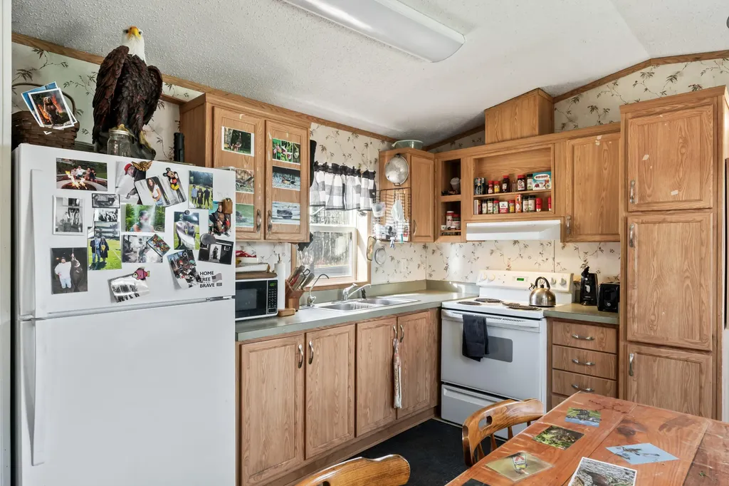 615 N Nobleboro Road Waldoboro ME 04572