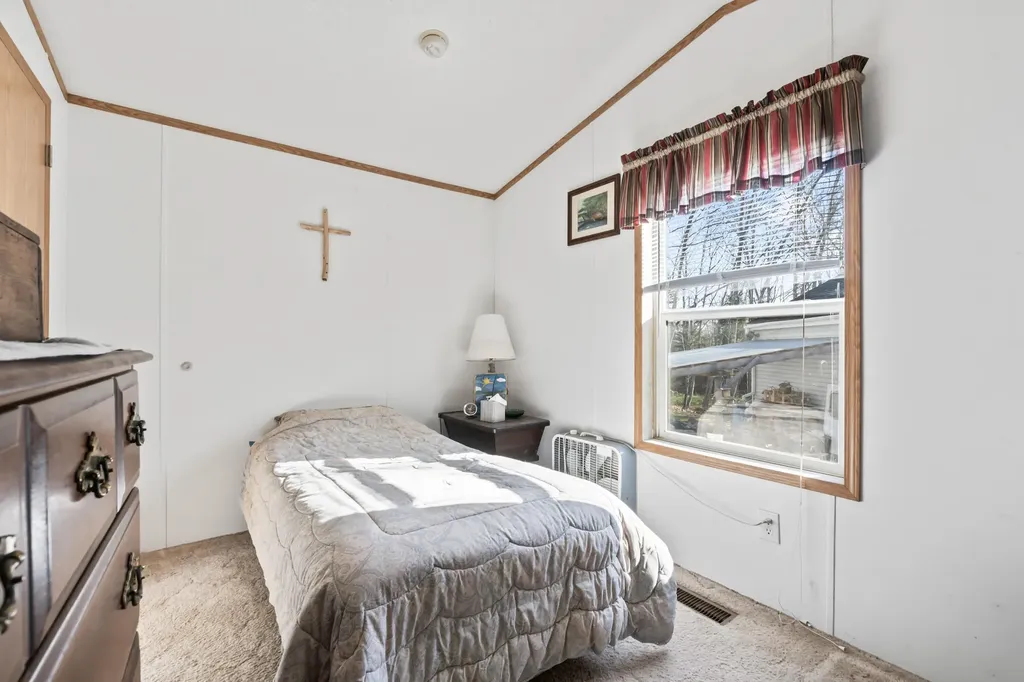 615 N Nobleboro Road Waldoboro ME 04572
