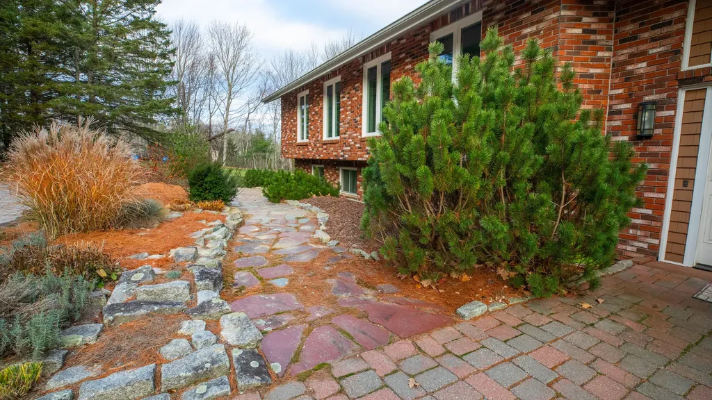 338 South Road Holden ME 04429