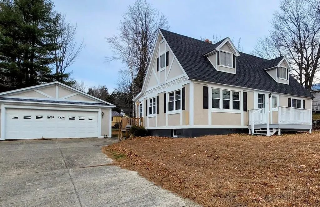 24 Vermont Street Millinocket ME 04462
