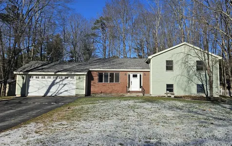 27 Melden Drive Brunswick ME 04011