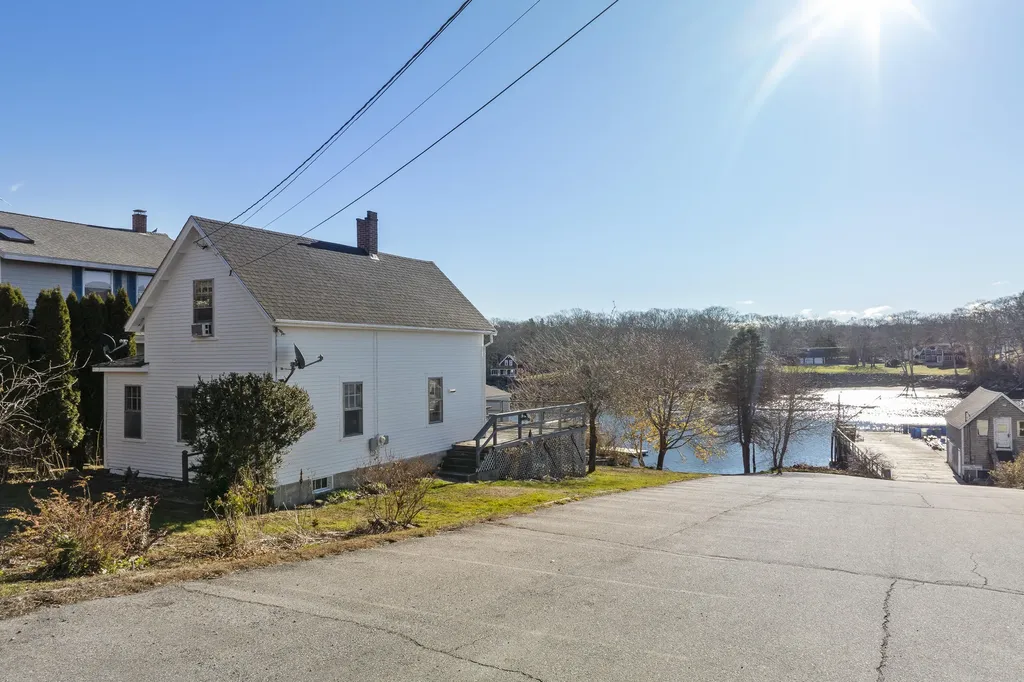 127,129,81 131, 132 State Route 32 Bristol ME 04554