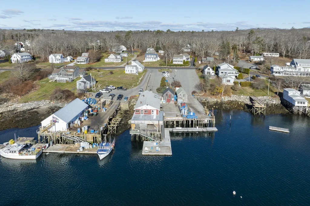 127,129,81 131, 132 State Route 32 Bristol ME 04554