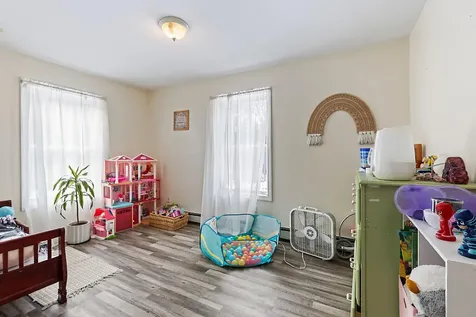 4 Youngs Drive Leeds ME 04263