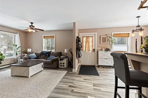 4 Youngs Drive Leeds ME 04263