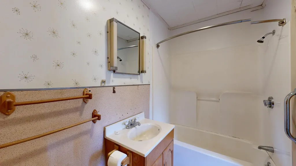 188 Pleasant Street Richmond ME 04357