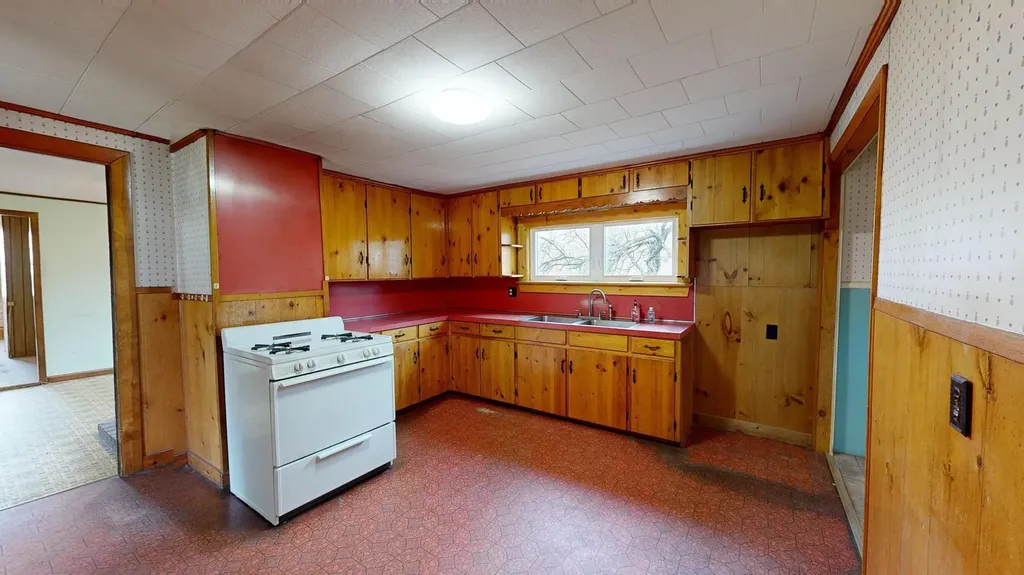 188 Pleasant Street Richmond ME 04357