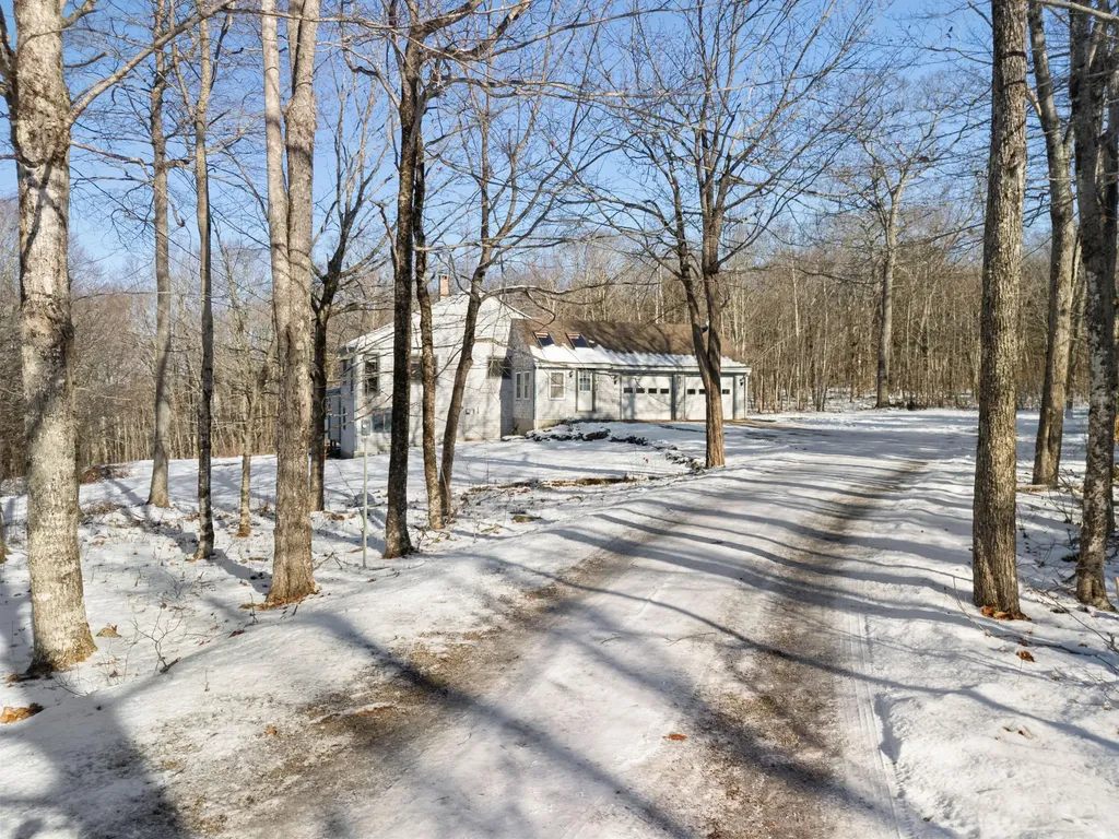 1213 N Union Road Union ME 04862